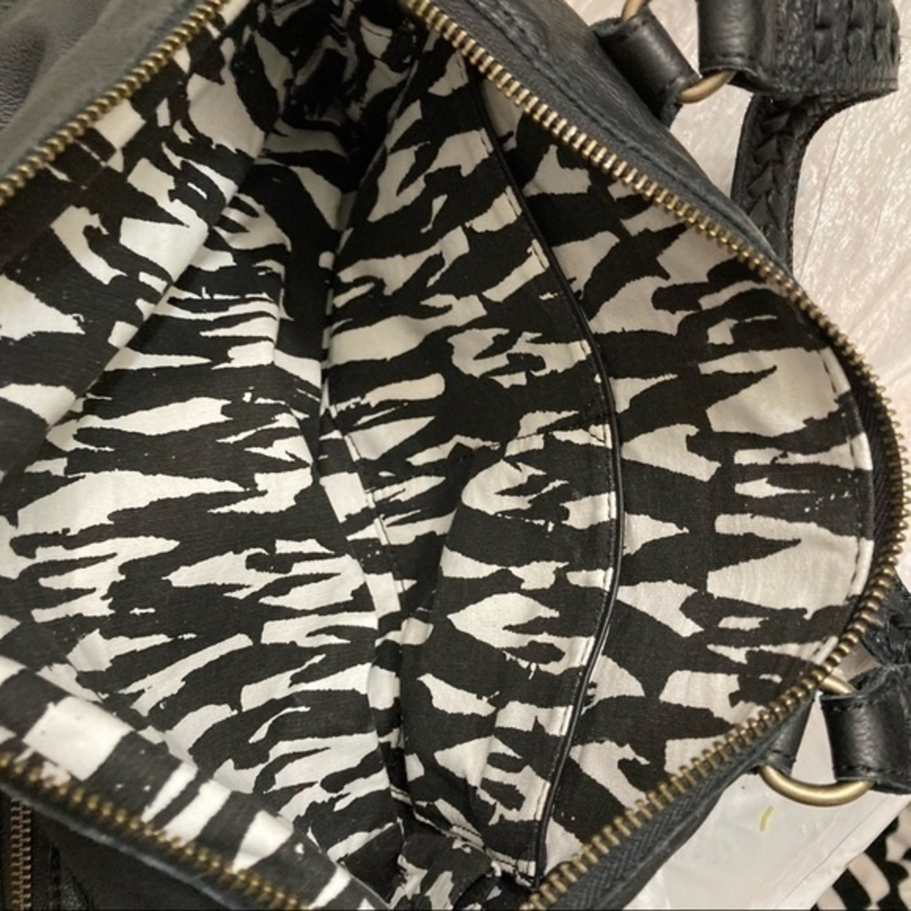 Liebeskind Berlin black leather multi pocket bag - Picture 4 of 15